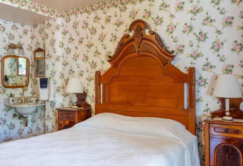 غرفة قياسية داخلية, Martine Inn