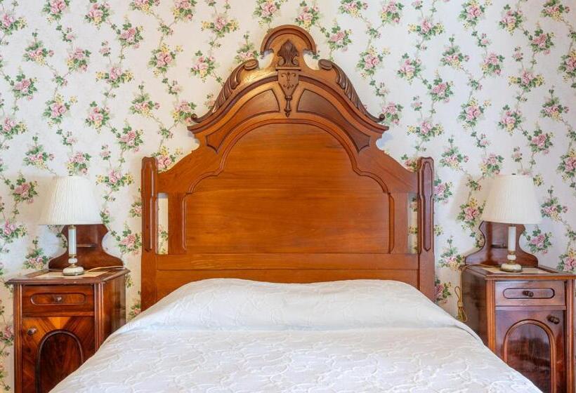 غرفة قياسية داخلية, Martine Inn