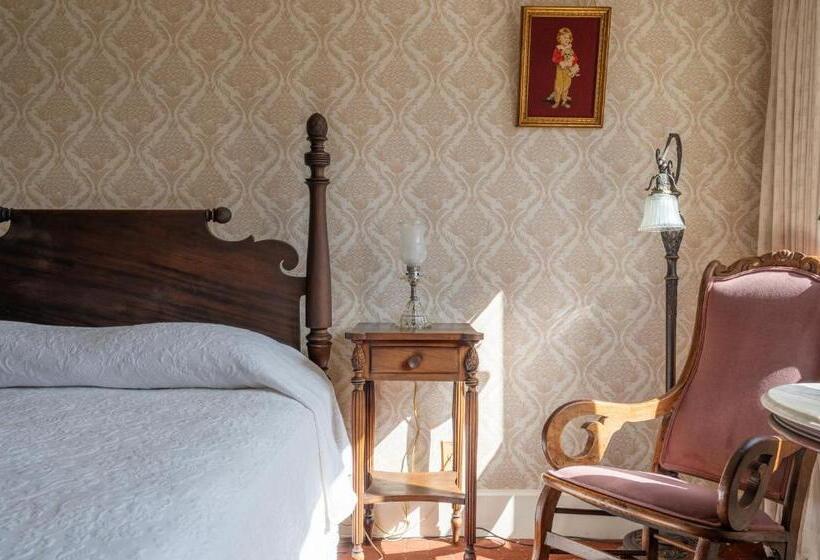 غرفة قياسية داخلية, Martine Inn