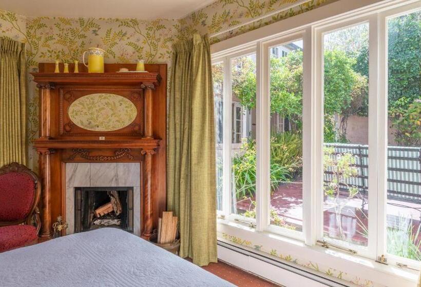 غرفة قياسية مطلّة علي الحديقة, Martine Inn