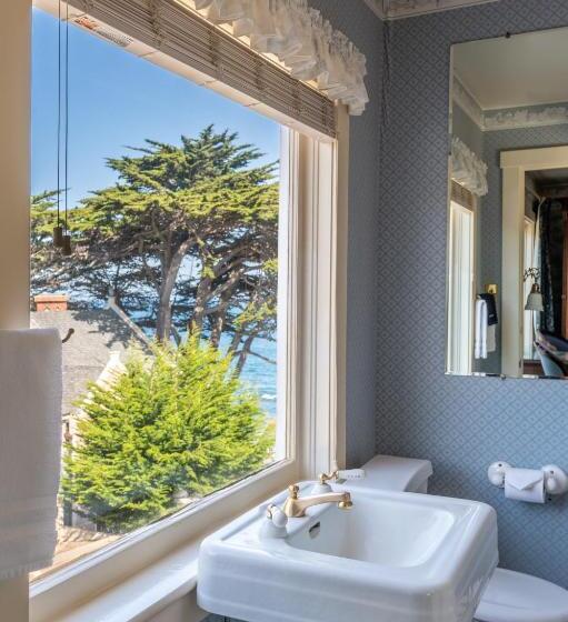 غرفة قياسية داخلية, Martine Inn