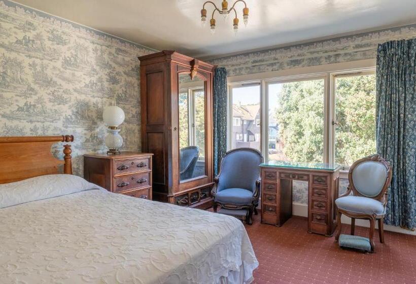 غرفة قياسية داخلية, Martine Inn