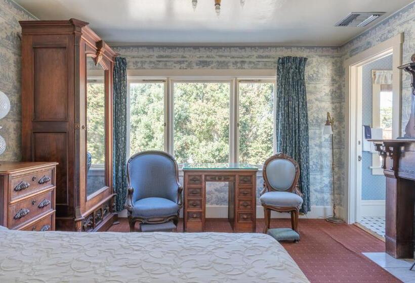 غرفة قياسية داخلية, Martine Inn