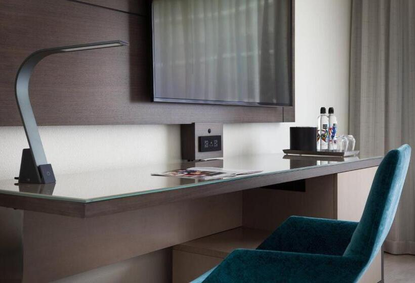 חדר סטנדרט עם מיטת קינג, Miami Airport Marriott