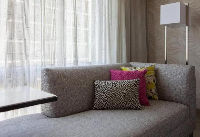 חדר קלאב עם מיטת קינג, Miami Airport Marriott