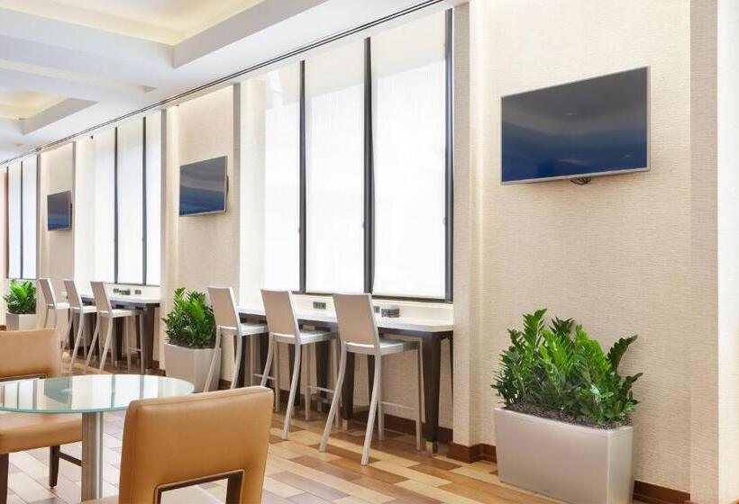 חדר קלאב, Miami Airport Marriott