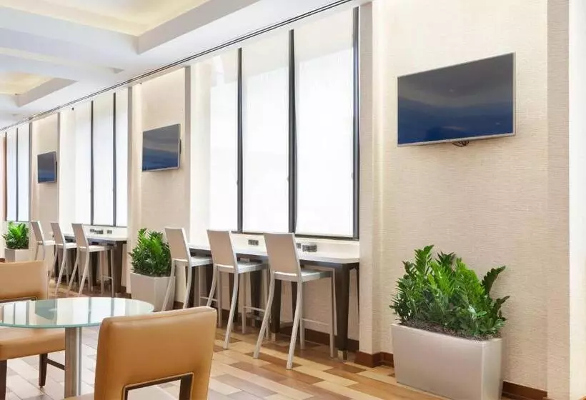 اتاق کلاب, Miami Airport Marriott