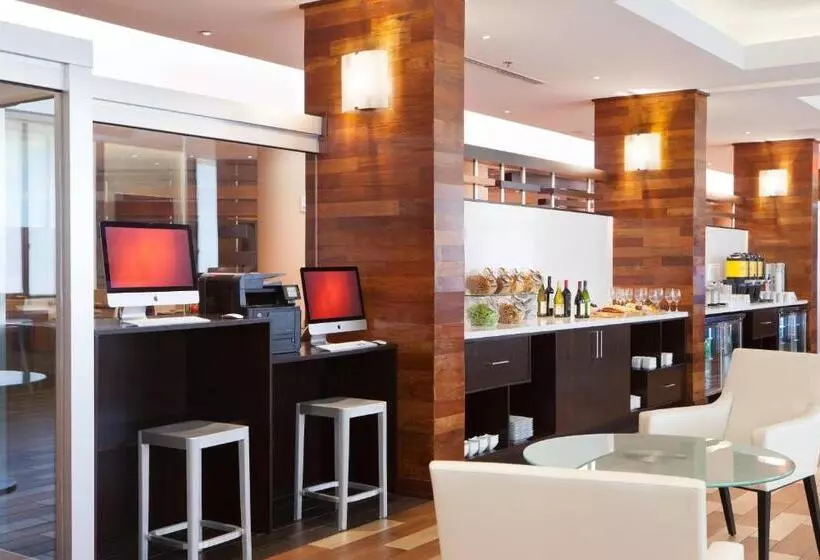 اتاق کلاب, Miami Airport Marriott