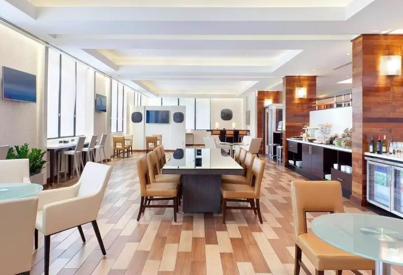 اتاق کلاب, Miami Airport Marriott