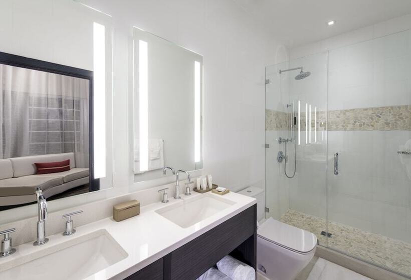 סטודיו דלוקס, The Marlin