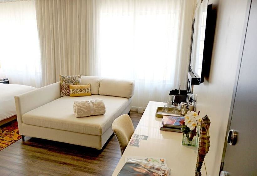 סטודיו דלוקס, The Marlin