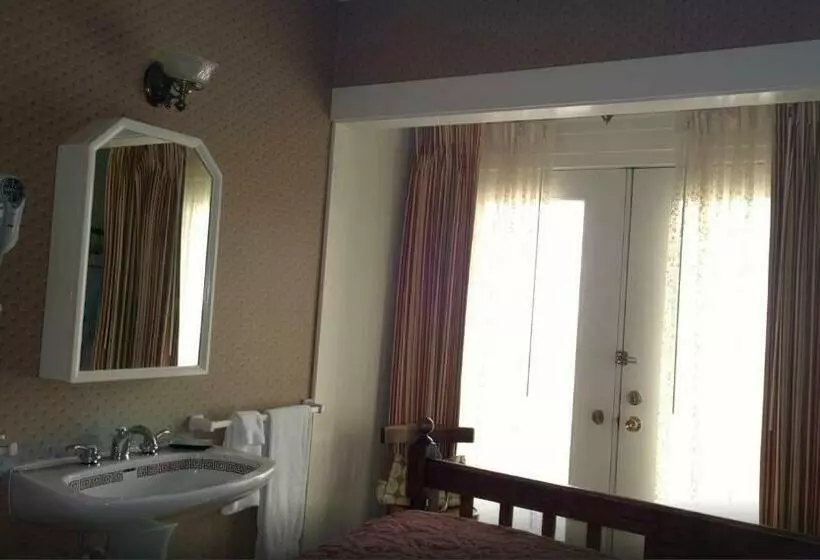 اتاق استاندارد با سرویس بهداشتی مشترک, Mendocino Hotel & Garden