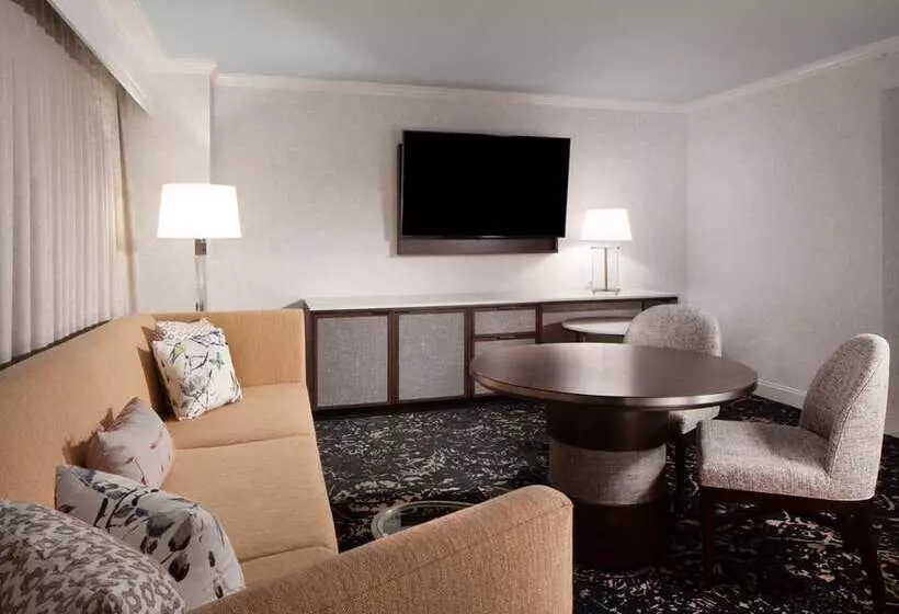 キングサイズベッドのジュニアスイート, Hilton Atlanta/marietta Hotel & Conference Center