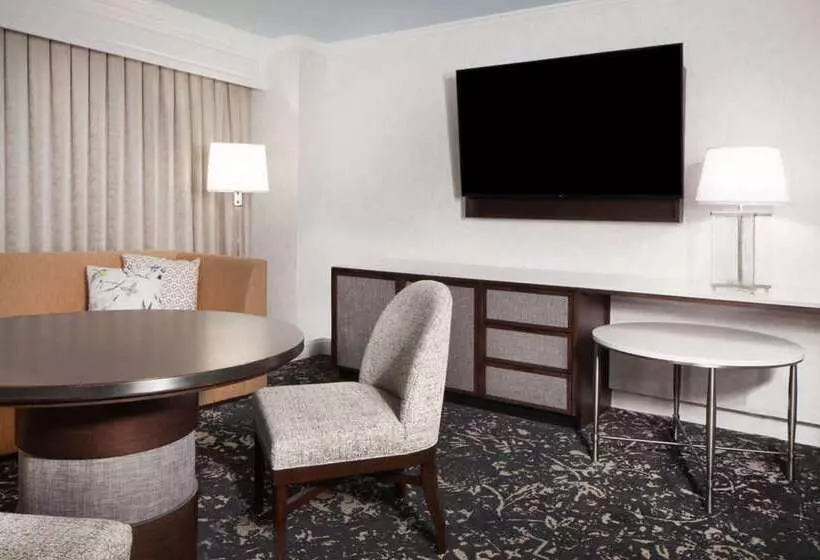 キングサイズベッドのジュニアスイート, Hilton Atlanta/marietta Hotel & Conference Center