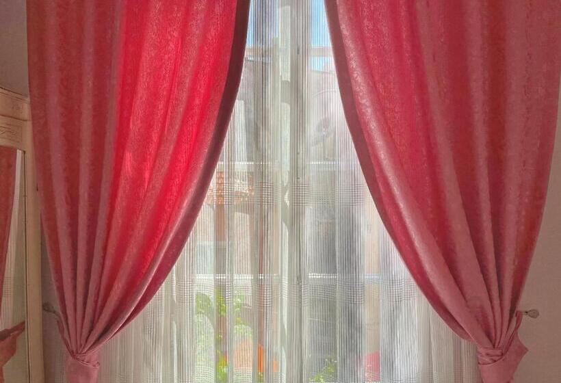 غرفة قياسية, Eolya Konuk Evi