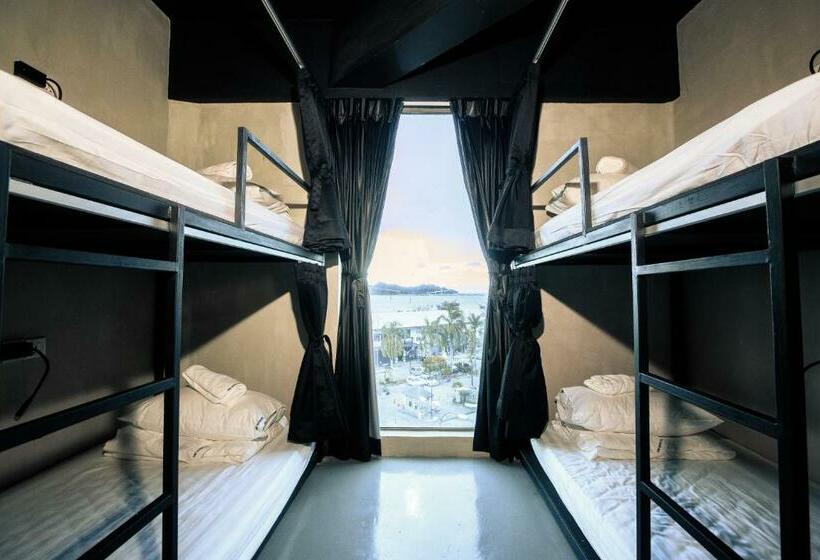 共用房间的床, Homy Seafront Hostel