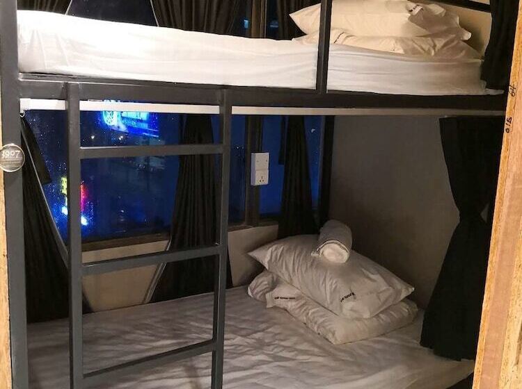 共用房间的床, Homy Seafront Hostel