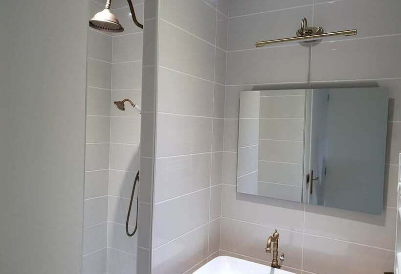 Номер Deluxe, A Bella Scusa