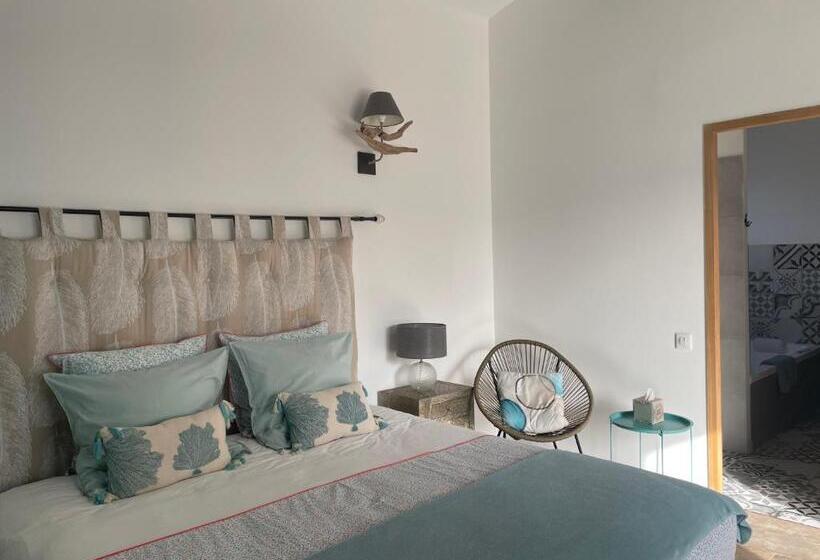 プールビュースタンダードルーム, Côté Dentelles