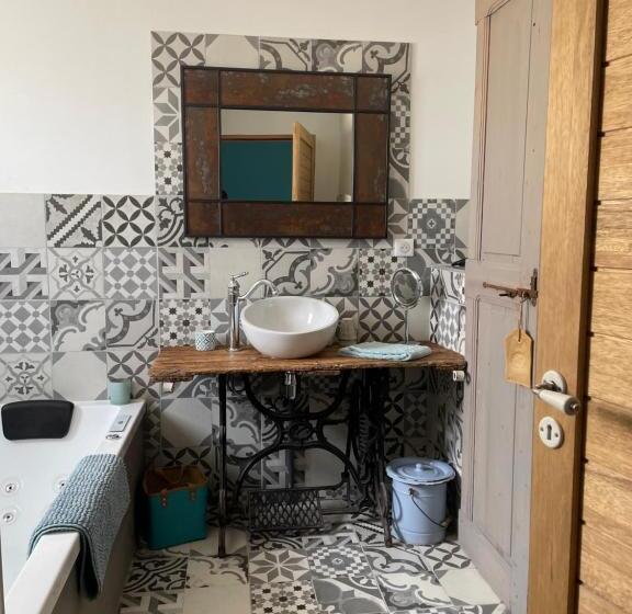 プールビュースタンダードルーム, Côté Dentelles