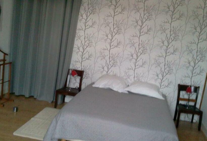 Номер Стандарт, Maison De Ville Au Pied De La Montagne Noire