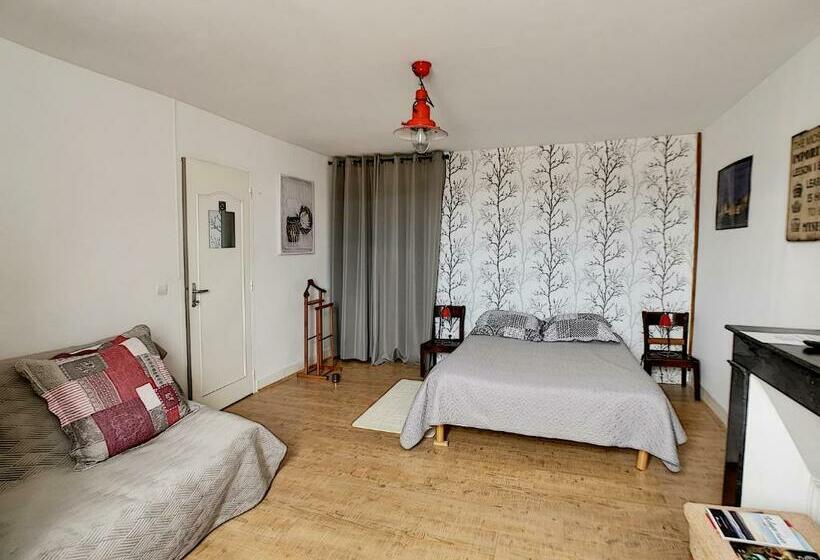 Номер Стандарт, Maison De Ville Au Pied De La Montagne Noire