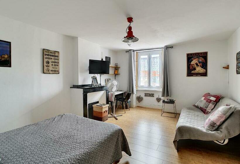 Номер Стандарт, Maison De Ville Au Pied De La Montagne Noire