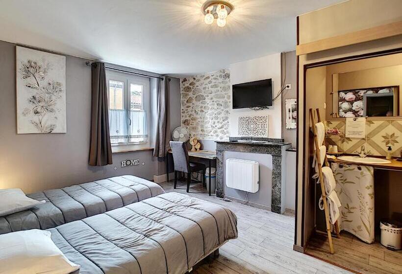 Номер Стандарт, Maison De Ville Au Pied De La Montagne Noire