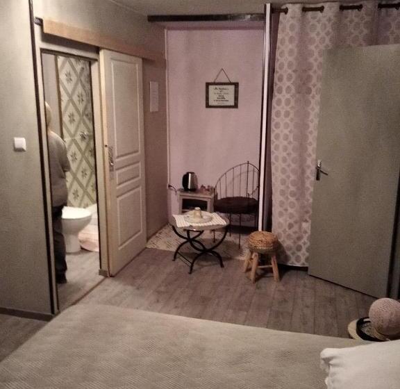 Номер Стандарт, Maison De Ville Au Pied De La Montagne Noire