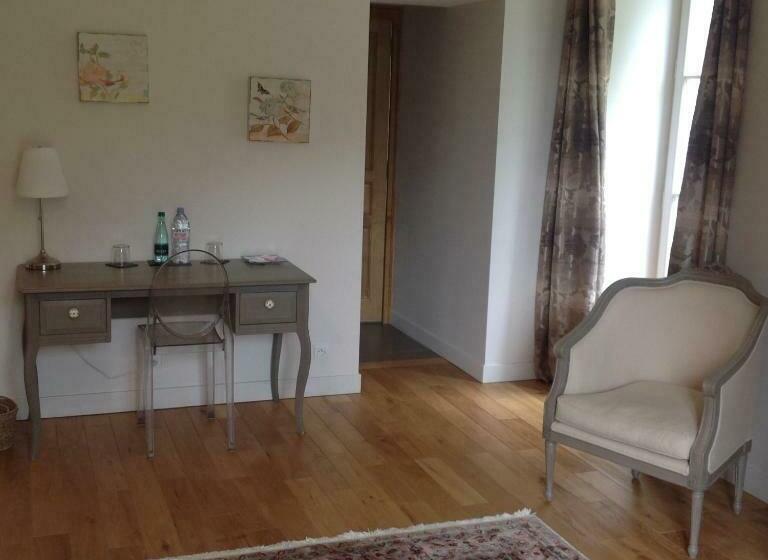 חדר סופריור, Au Château