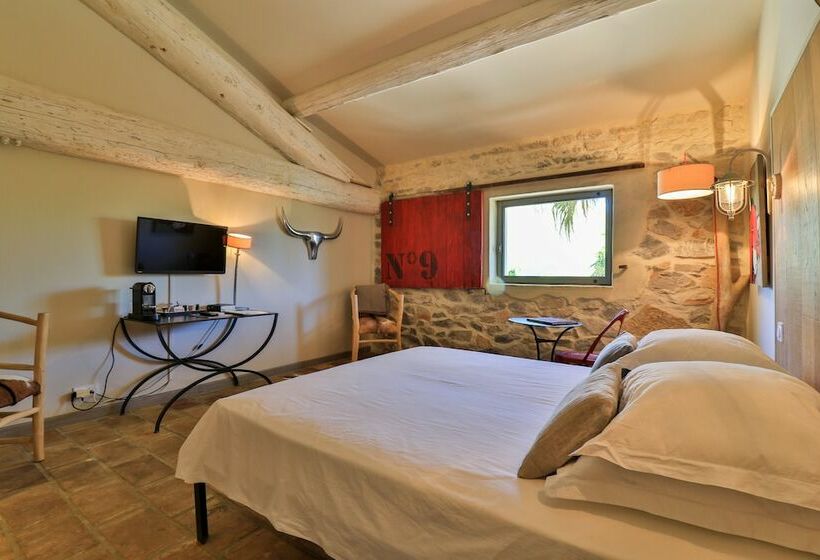 חדר סטנדרט לשלושה, Le Mas Des Brune