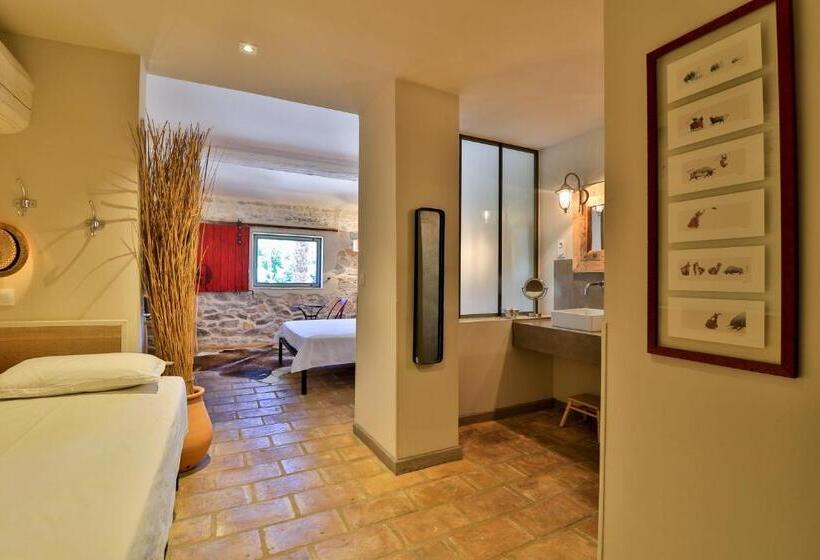 חדר סטנדרט לשלושה, Le Mas Des Brune