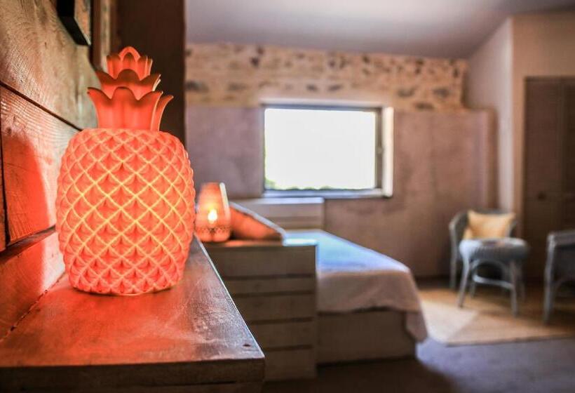 סוויטה משפחתית, Le Mas Des Brune