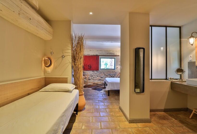 חדר סטנדרט לשלושה, Le Mas Des Brune