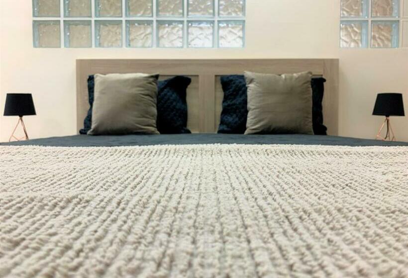 Люкс, Gk Airport Suites   Free Shuttle