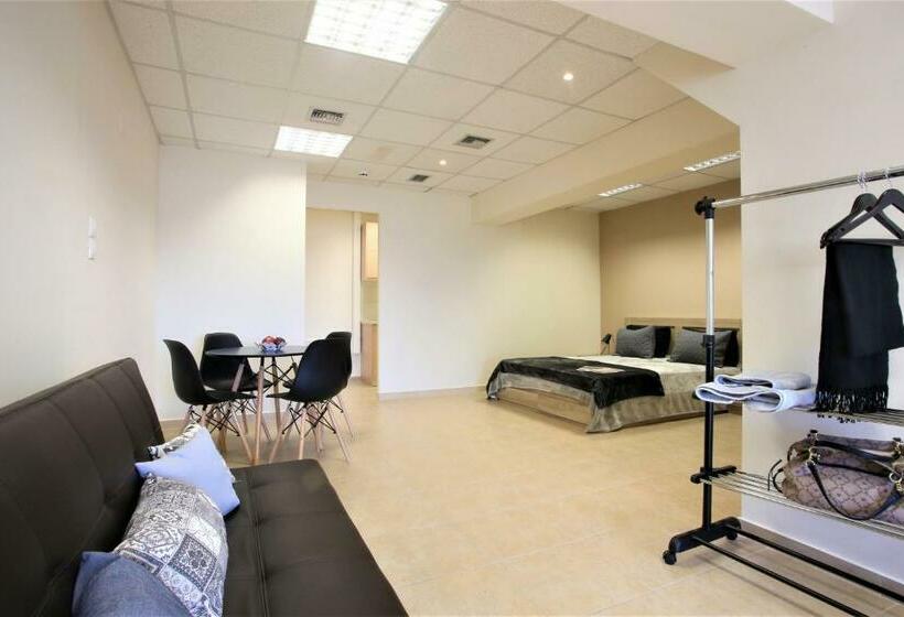 Люкс, Gk Airport Suites   Free Shuttle