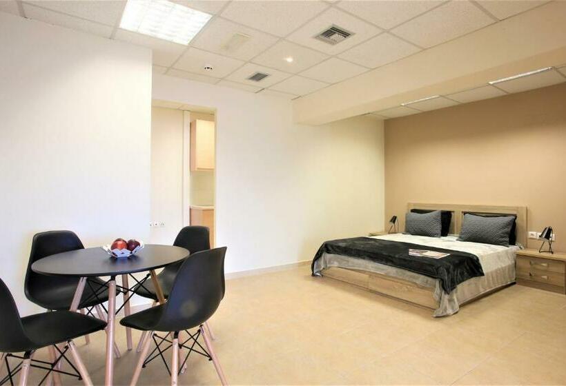 Люкс, Gk Airport Suites   Free Shuttle