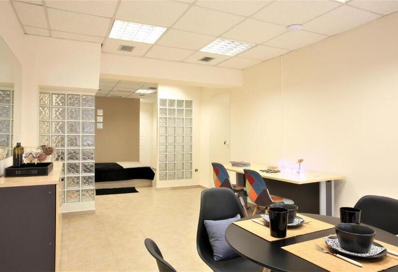 Люкс, Gk Airport Suites   Free Shuttle