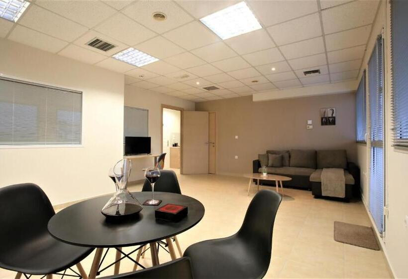 Люкс Superior, Gk Airport Suites   Free Shuttle