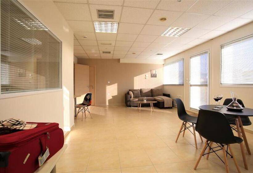 Люкс Superior, Gk Airport Suites   Free Shuttle