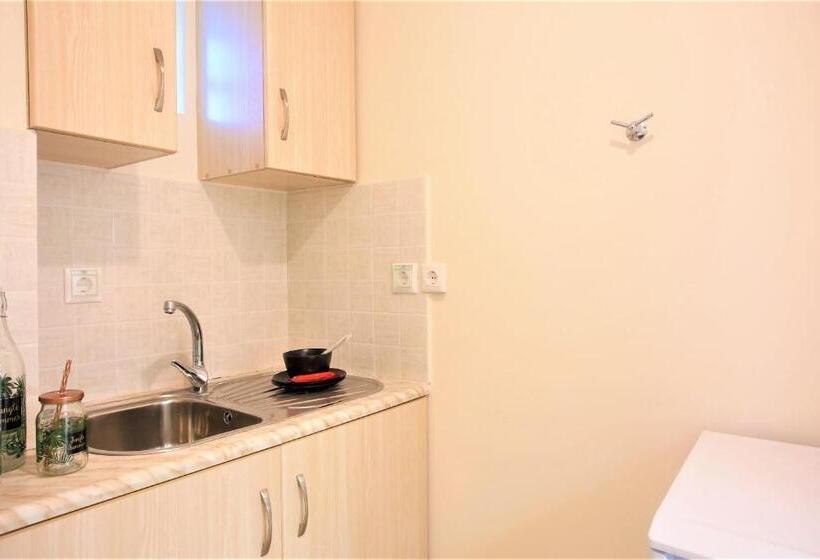 Люкс, Gk Airport Suites   Free Shuttle