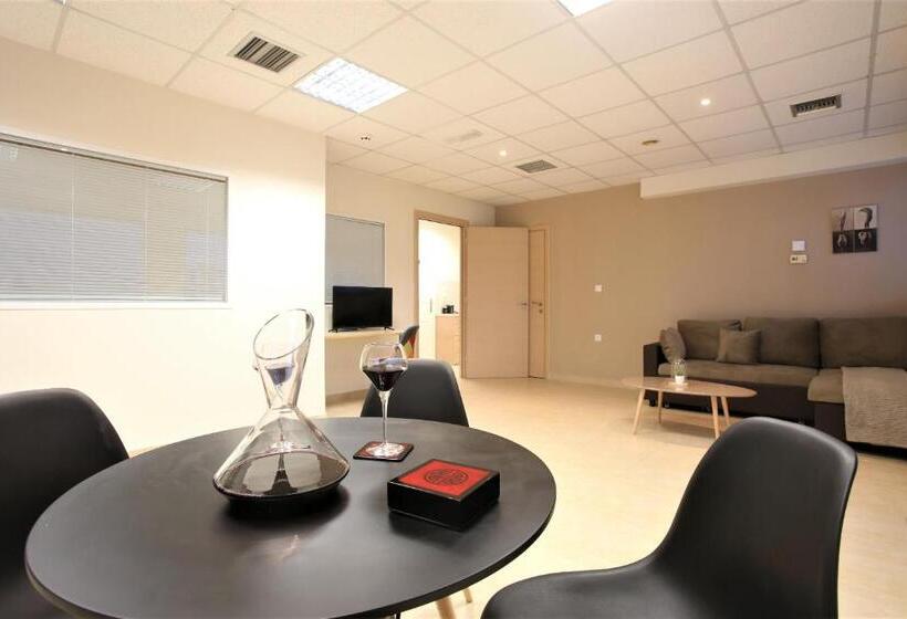 Люкс Superior, Gk Airport Suites   Free Shuttle