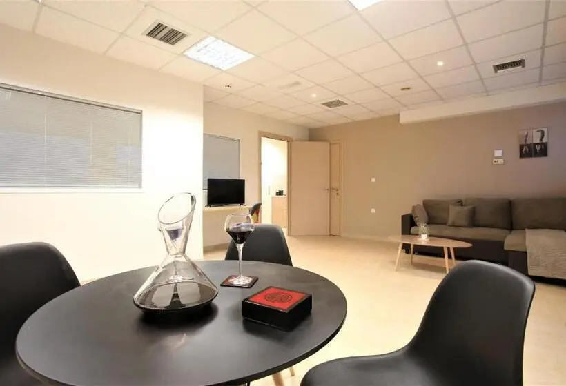 スーペリアースイート, Gk Airport Suites   Free Shuttle