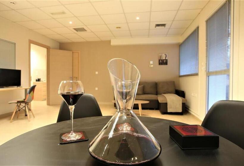 Люкс Superior, Gk Airport Suites   Free Shuttle