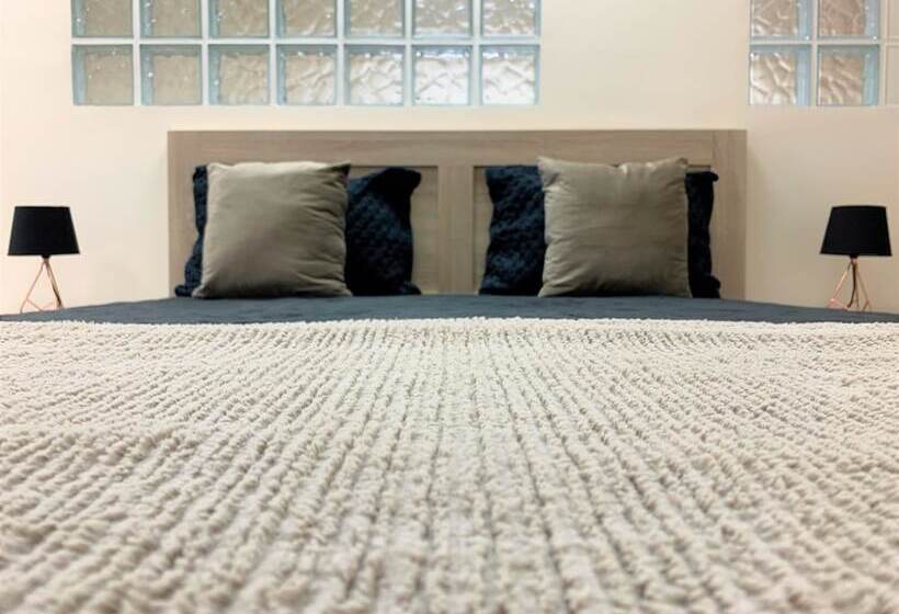 Люкс, Gk Airport Suites   Free Shuttle