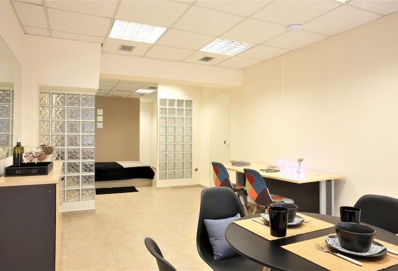 Люкс, Gk Airport Suites   Free Shuttle