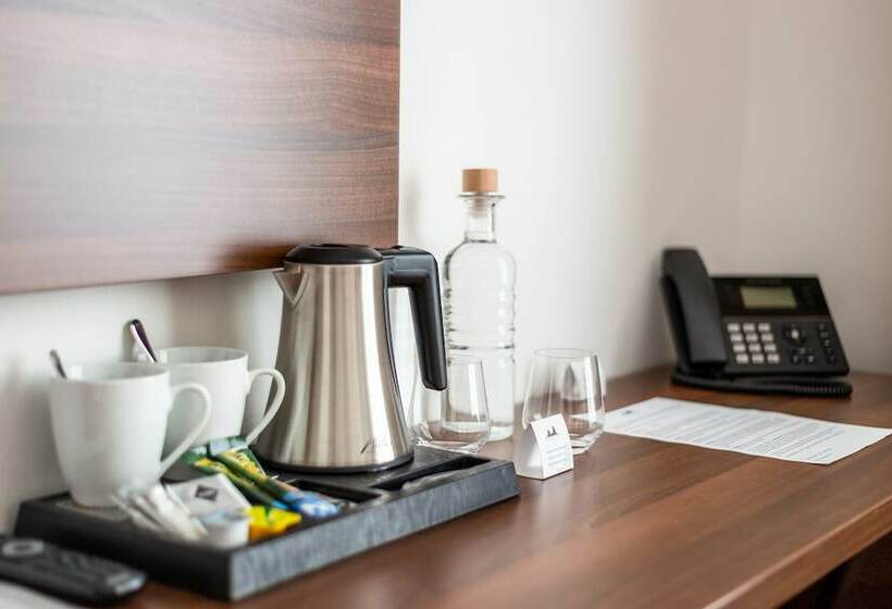 标准间, Bohemia Inn