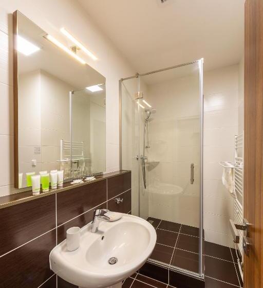 高级大房间, Bohemia Inn