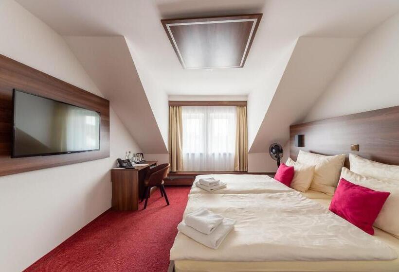 Номер Superior, Bohemia Inn