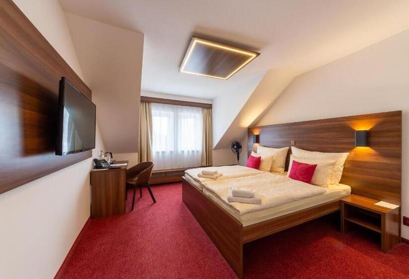 高级大房间, Bohemia Inn